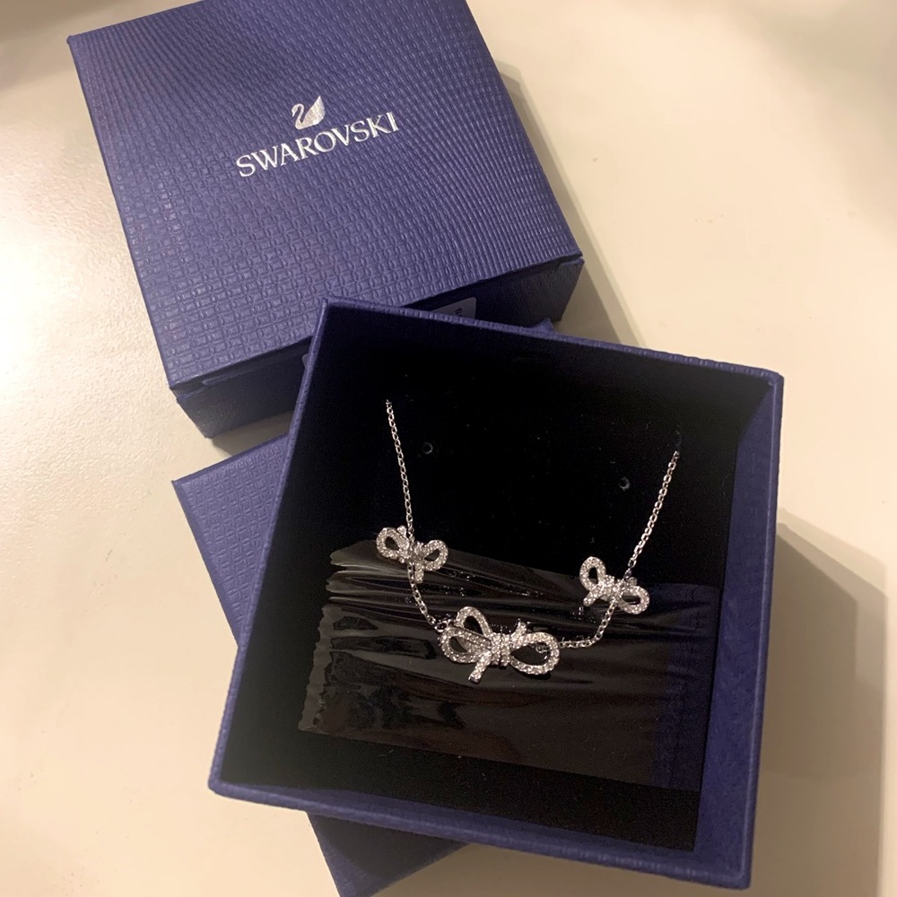 Swarovski Bow Necklace and Earrings Set